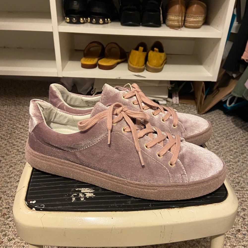 SHUTZ dusty rose/pink velvet Worn once 9.5/10